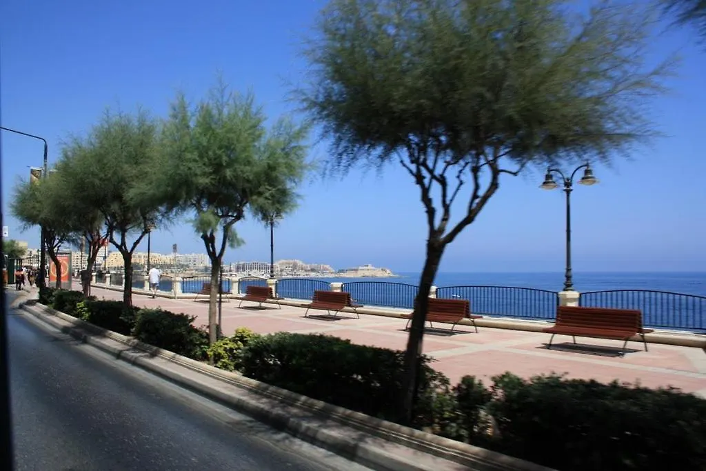 Art Deco Apartment In Central Sliema