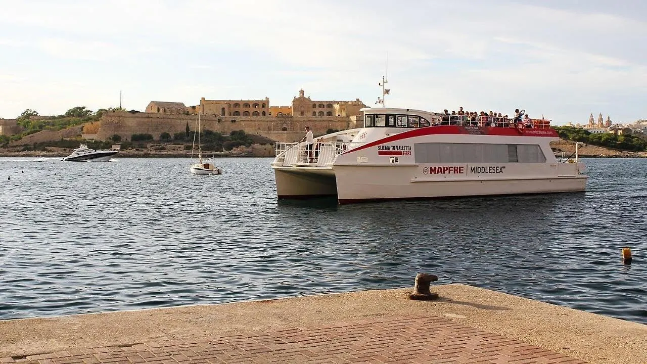 Art Deco Apartment In Central Sliema